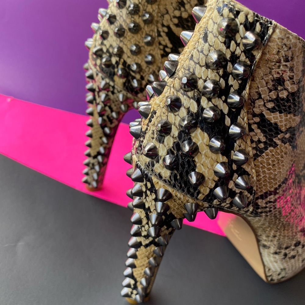 BCBGMAXAZRIA leather and studs - Picture 2 of 8